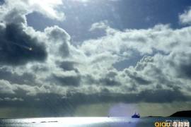  [图文]英国康沃尔郡芒茨海湾上空现神秘飞行物