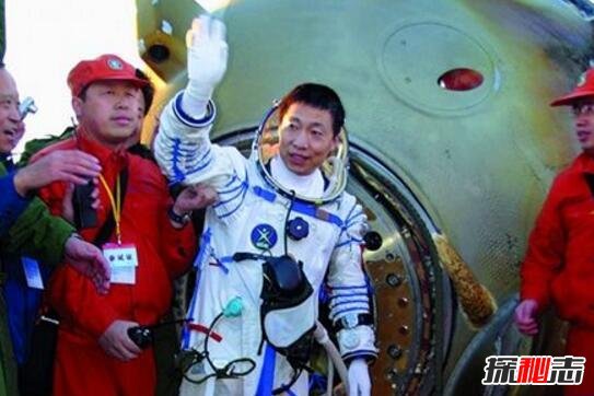杨利伟上天后身体变异，杨利伟太空灵魂出窍是真的吗(谣言)