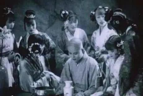 1927年版的西游记有多恐怖？刚播出就被禁播，你看看蜘蛛精的裙子