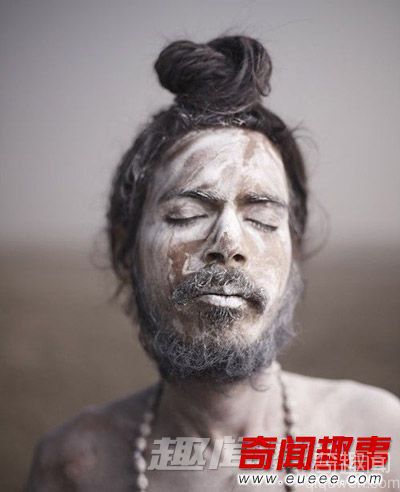探秘印度苦行僧 吃尸体充饥和恋尸癖