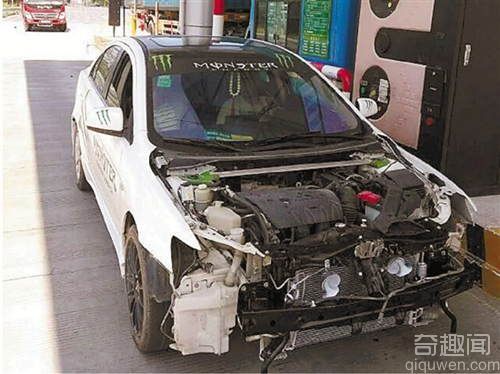 岳阳高速上惊现火车 把交警都惊呆了