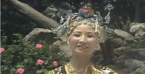 86版《西游记》“黎山老母”近照，年近八旬身体硬朗精神矍铄