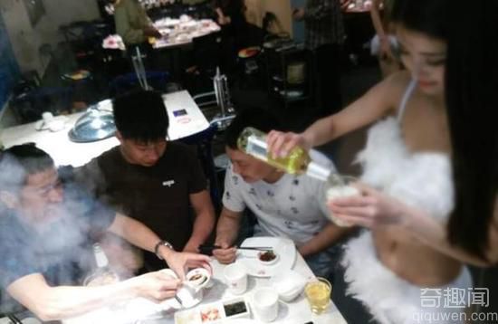 聘比基尼美女端菜 裸露画面让食客难以把控