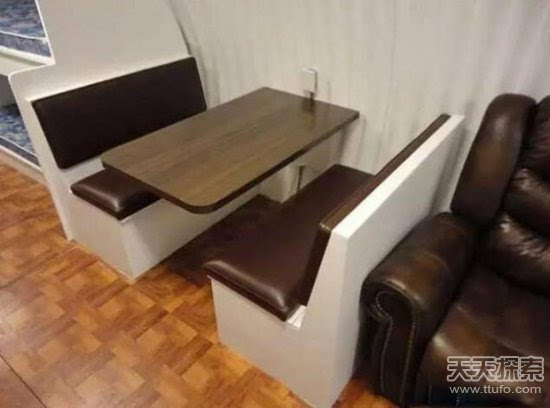 男子野外发现下水道口 进去后惊呆了
