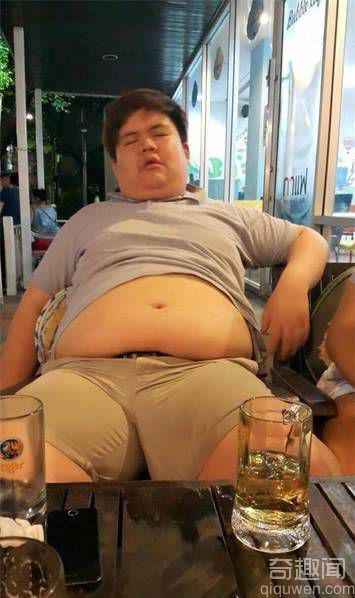 300斤胖子数次表白被拒 减肥后美女成群