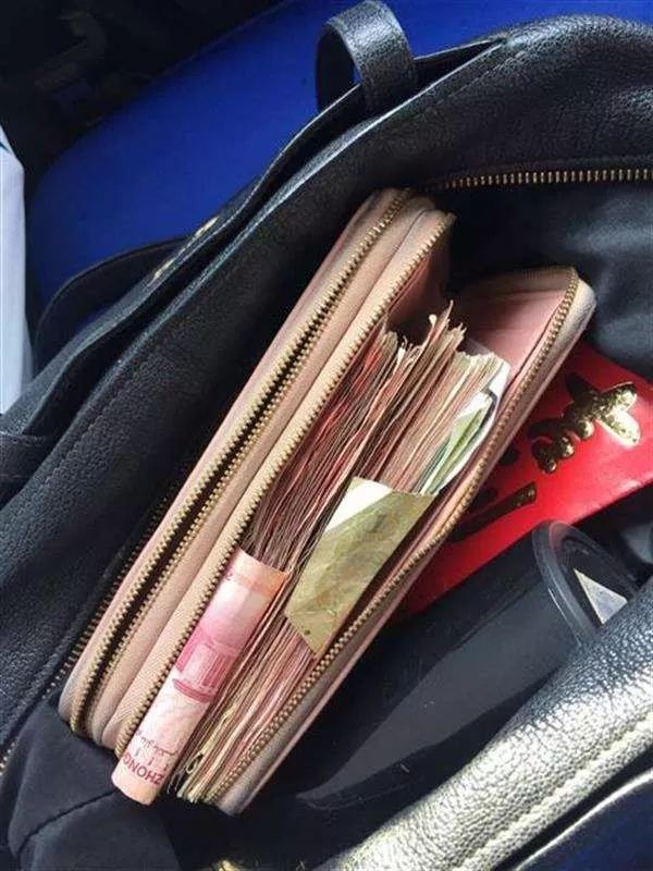 陪你打伞的没了，伞倒是留了一堆|被动收藏家