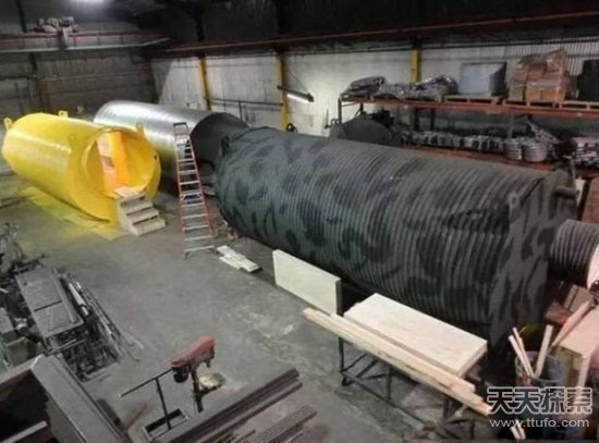 男子野外发现下水道口 进去后惊呆了