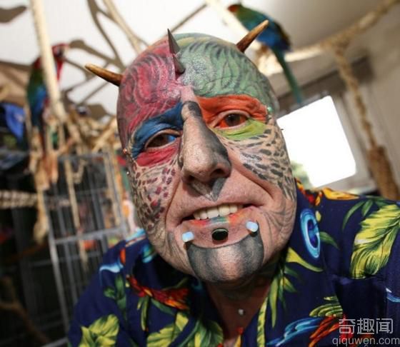 奇葩！男子整容成鹦鹉