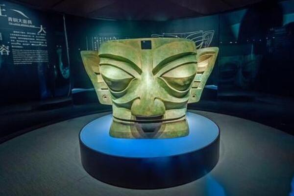三星堆******为什么像外星人：可能是蚕丛形象(第一代王)
