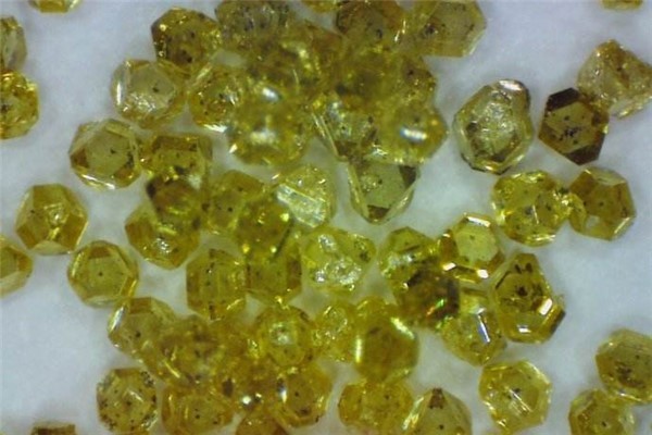 自然界中最硬的东西：金刚钻硬度最高（钻石的原材料）