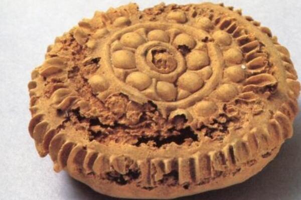 1400年前的月饼长啥样：表面花纹清晰(原料是小麦粉)