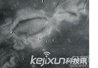 揭月球表面乳白色斑点之谜