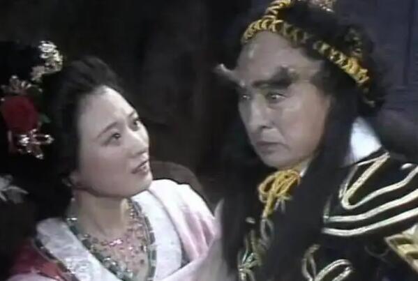 黄袍怪:原二十八宿星君之一奎木狼(后罚去给太上老君烧火)
