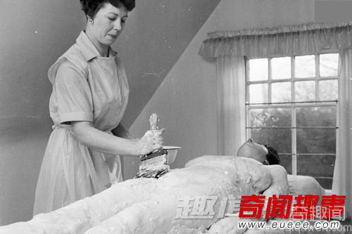 24K黄金敷脸水蛭美容法 细数奇葩美容法