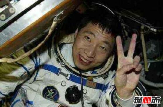 杨利伟上天后身体变异，杨利伟太空灵魂出窍是真的吗(谣言)